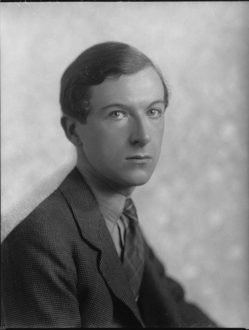 Cecil Beaton, 1928 studio portrait