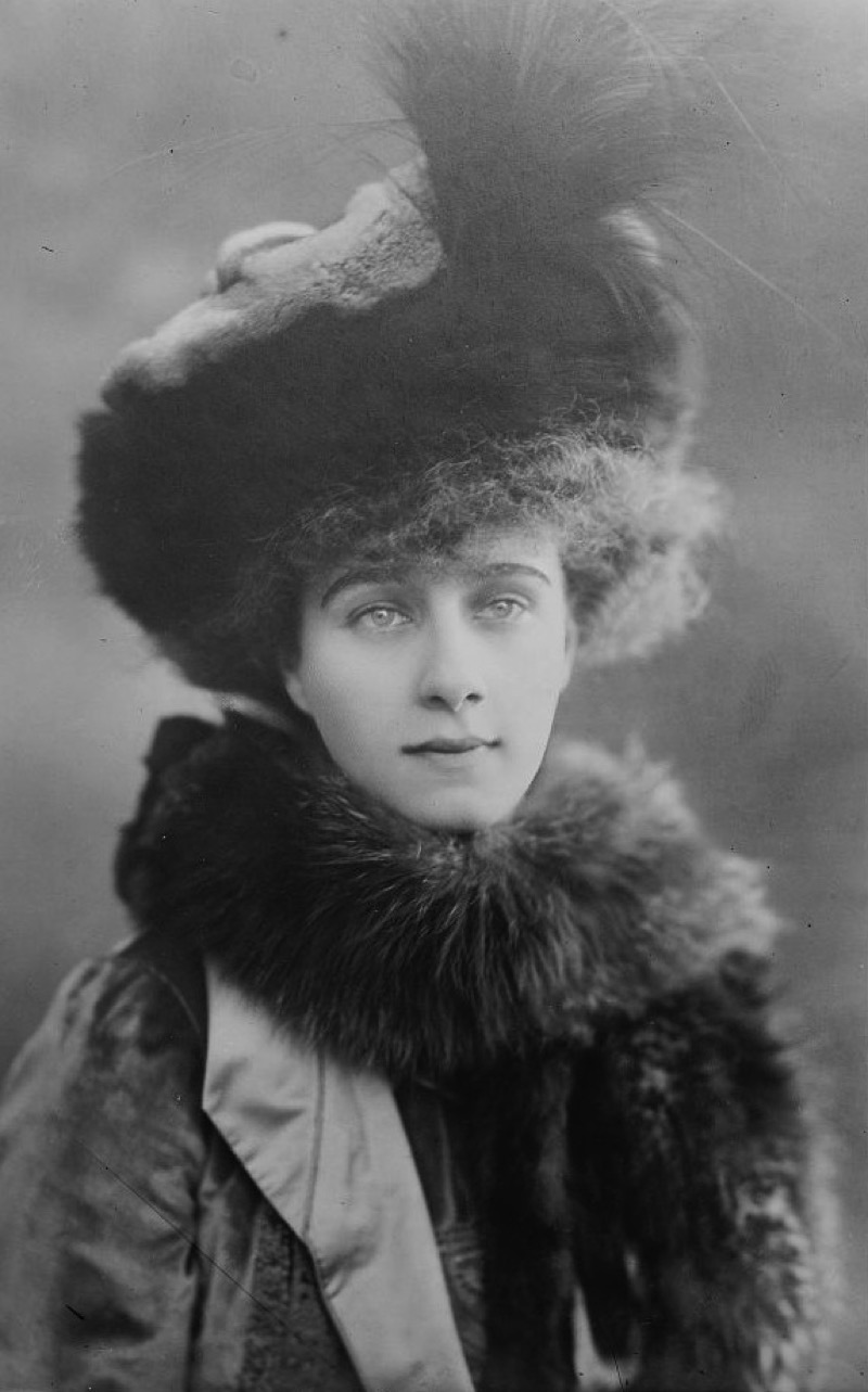 Countess Granard (Beatrice Mills), c. 1910