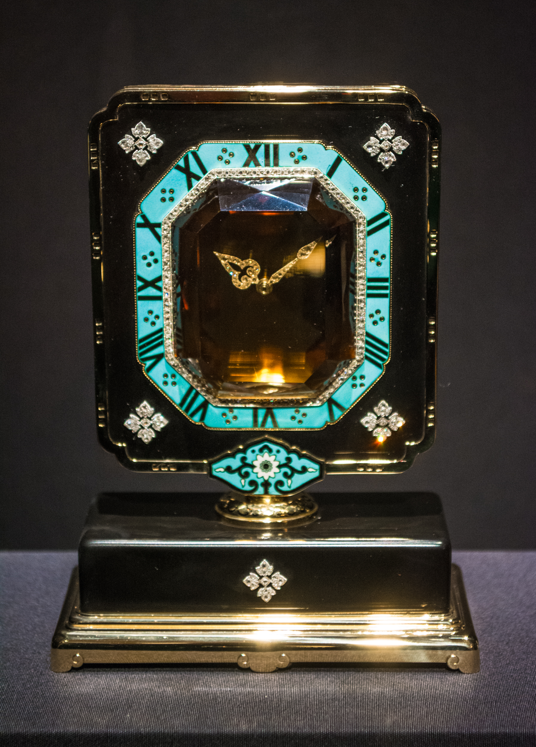 Cartier mystery clock with rock crystal dial and hands that appear to float unsupported, c.1920s — the hidden drive mechanism inside the frame was Maurice Couet's solution to the engineering puzzle