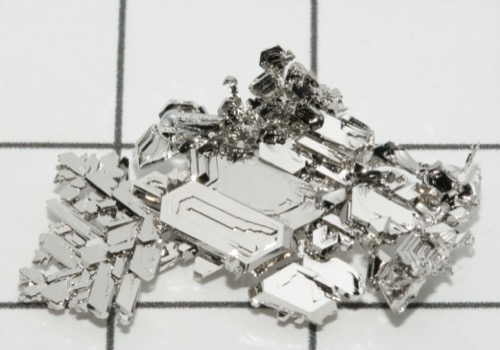 Pure platinum crystals grown by gas phase transport